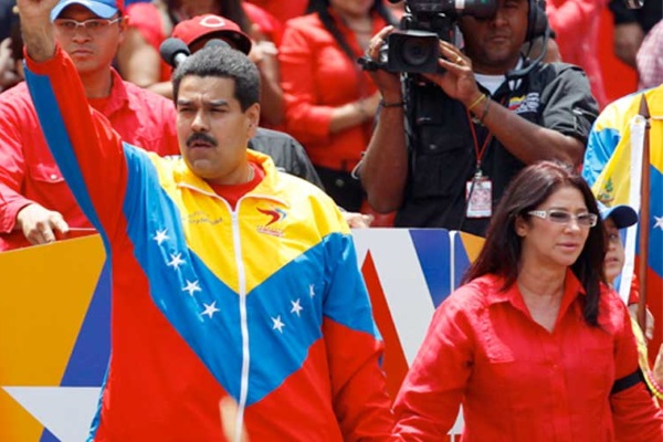 Nicolás Maduro y su esposa Cilia Flores (foto tomada de Internet)