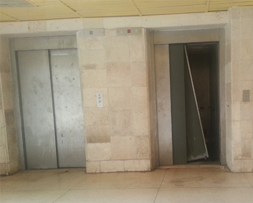 Los elevadores no funcionan desde hace años (foto de Orlando González)