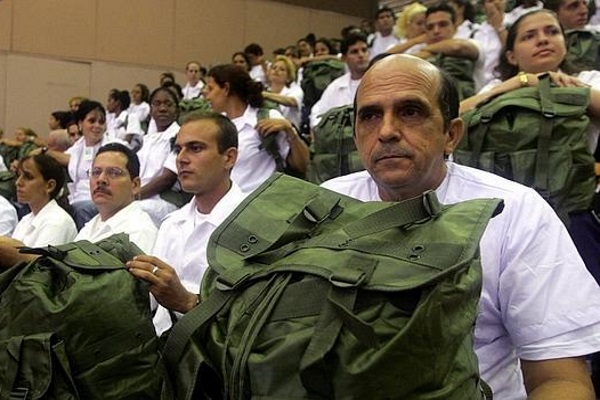 Más médicos cubanos a Venezuela: de esclavos a “rompehuelgas”