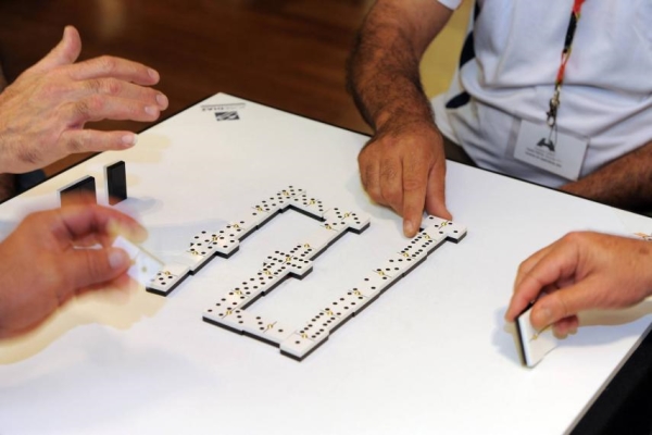Juego de dominó (foto: laverdad.es)