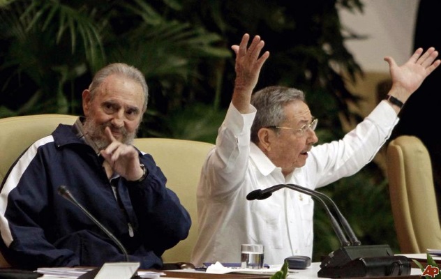Fidel y Raúl Castro, congreso PCC 2011 (foto: AP)