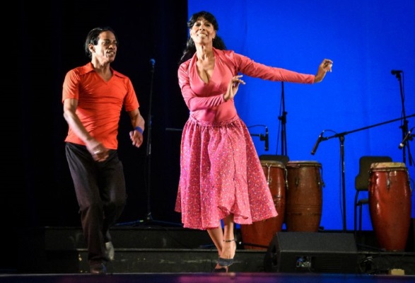 Leticia Herrera, de 66 años, actúa en el espectáculo "Encuentro" en el Teatro Nacional de La Habana (foto; AFP)