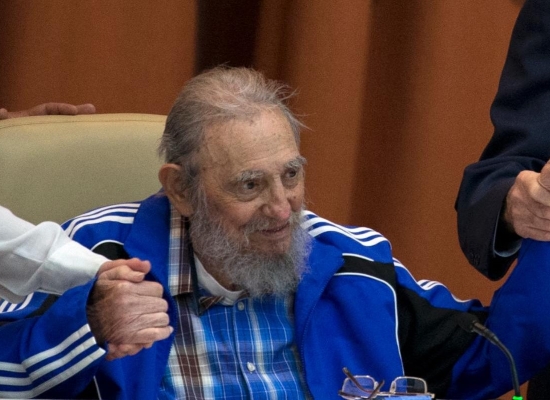 Fidel Castro durante el cierre del VII Congreso del Partido Comunista de Cuba (Foto: Cubadebate/AP)