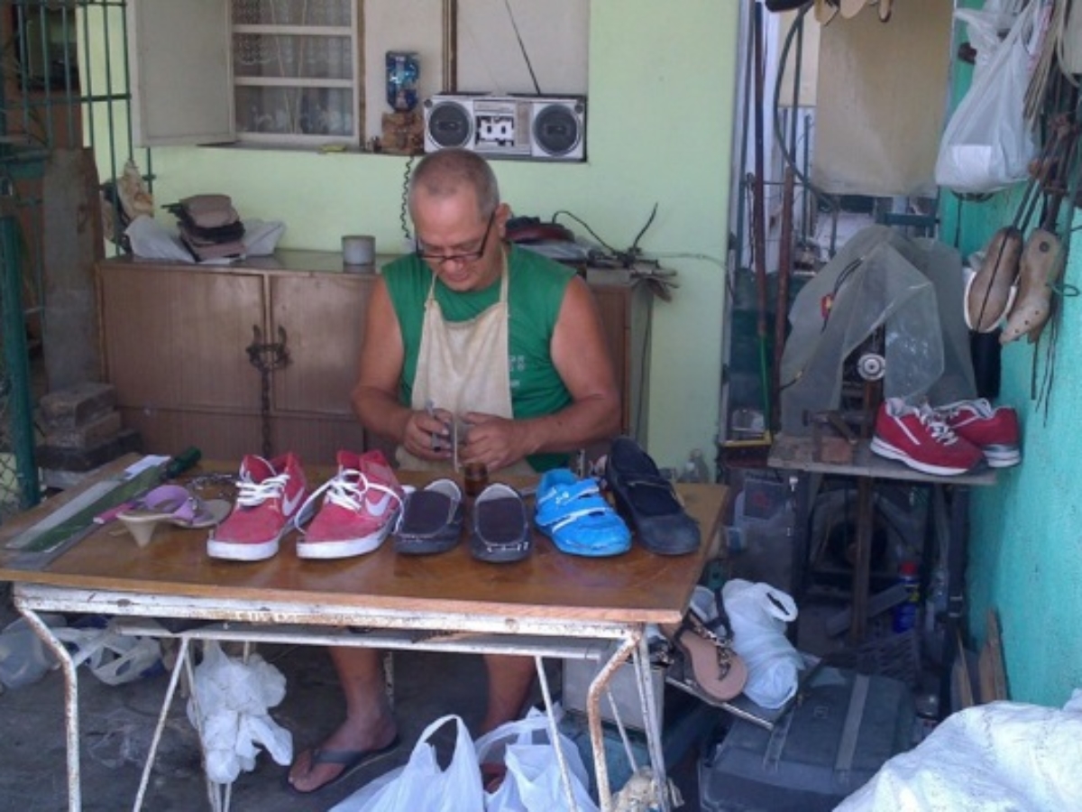 Los zapateros 'artesanos' resisten Cubanet