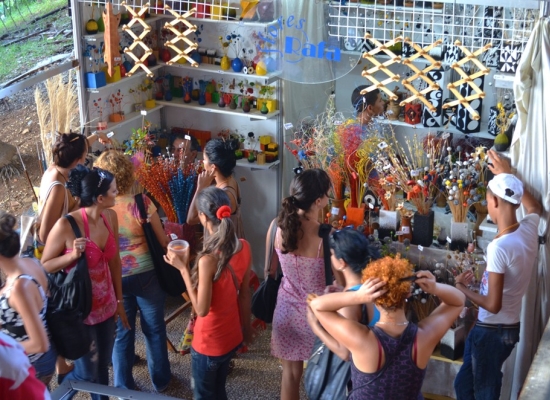 Feria Arte en La Rampa (habanapordentro.wordpress.com)