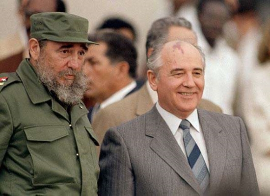 Fidel Castro junto a Mijail Gorbachov (Foto: AP)