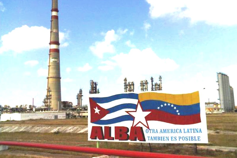 Refinería cubano venezolana en Cienfuegos. Los suministros de petróleo cayeron un 40% en el primer trimestre de 2016 (Foto: barometropolitico.com)