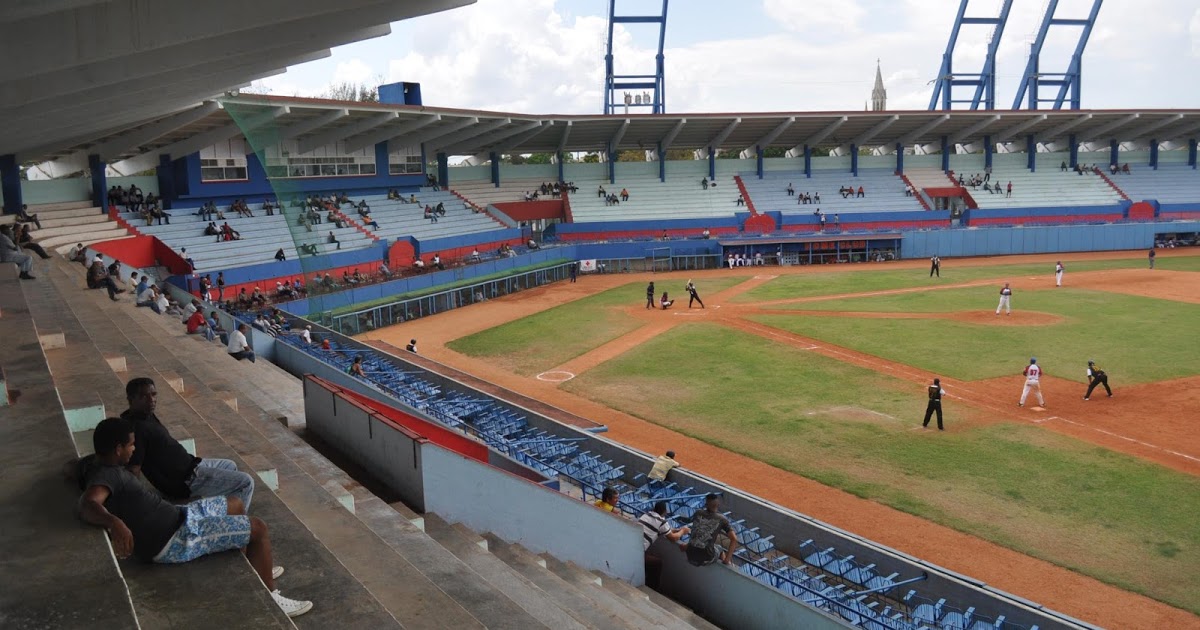 Los estadios vacíos y la crisis Cubanet
