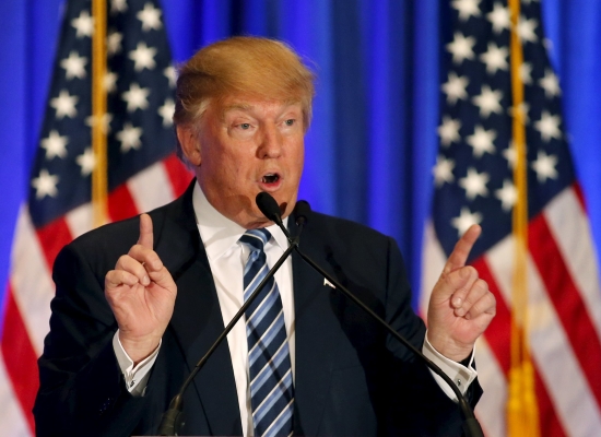 Donald Trump en un discurso (politicususa.com)