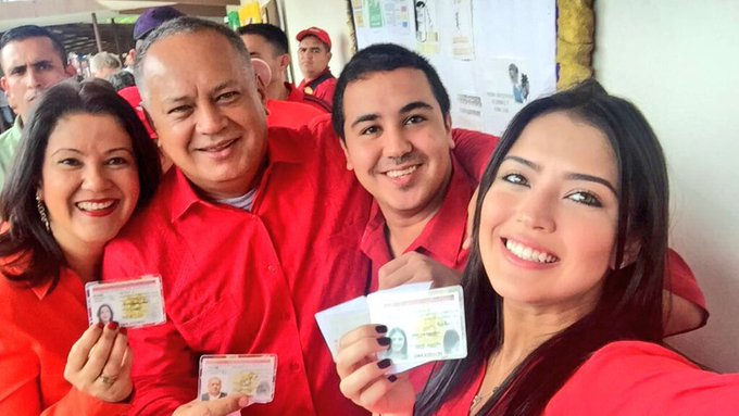 Hijos de Diosdado Cabello huyeron de Venezuela en clase ejecutiva usando y apellido materno