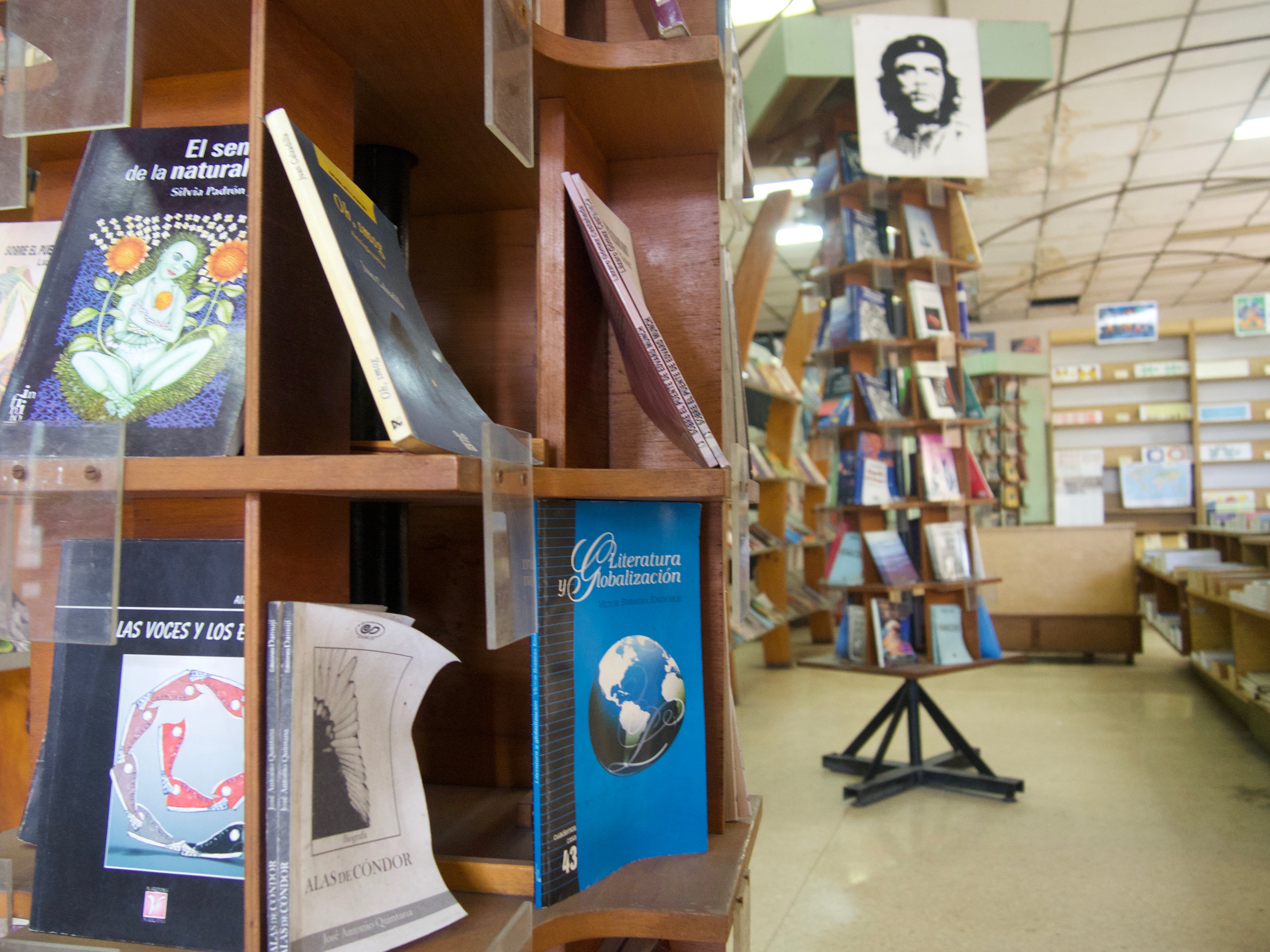 Cuba librería escasez hambre