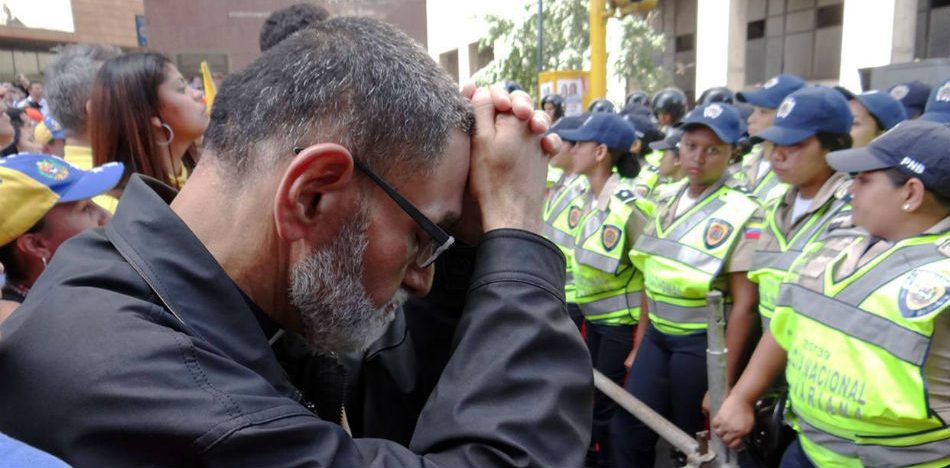 El sacerdote José Palmar tuvo que huir de Venezuela y luego de México