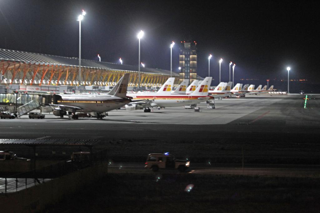 Aviones de la aerolínea Iberia en la Terminal 4 del aeropuerto de Madrid