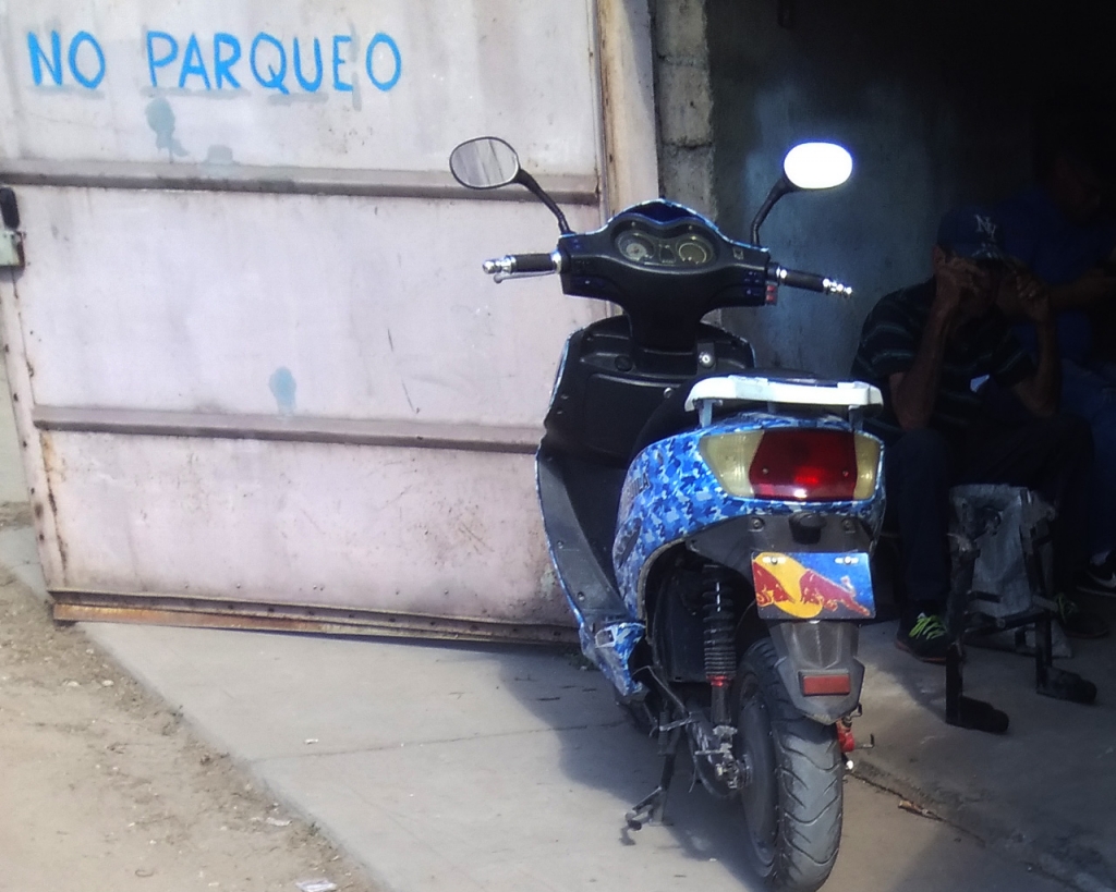 Cuba; Ciclomotores; Motos;
