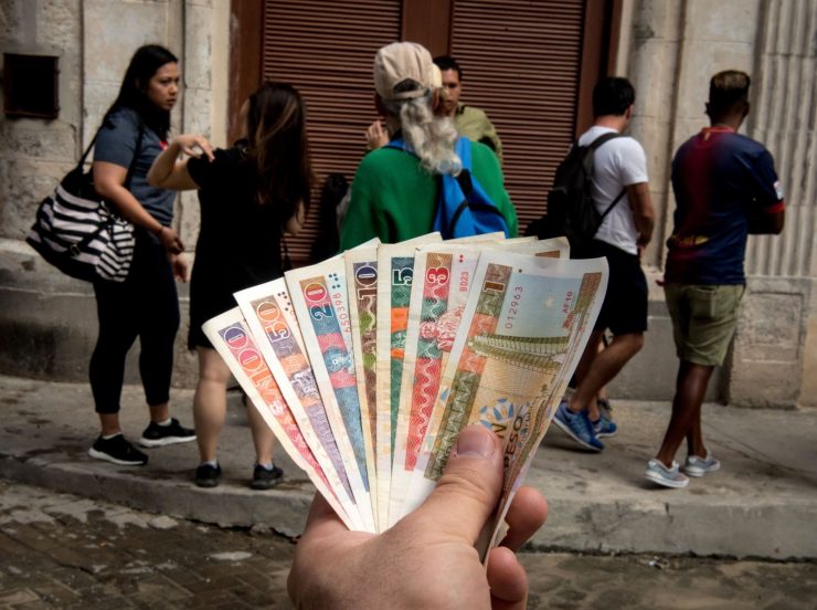 Cuba CUC moneda doble peso convertible dualidad monetaria dóla dólares cambio reforma salarial