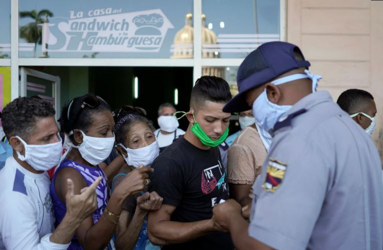 policia nasobuco multa arrestos detenciones colas cuba
