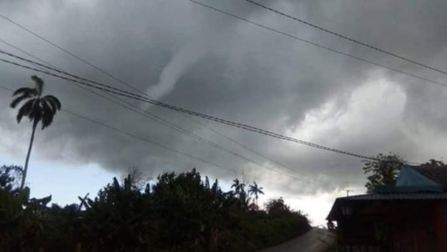 Tornado, Cuba, Holguín, Urbano Noris,
