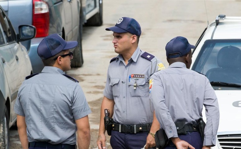Policía, Cuba
