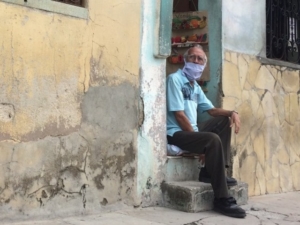 Un anciano en Santa Clara, Cuba.