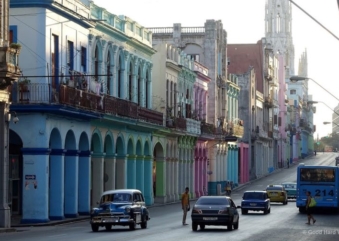 Régimen cubano elimina el gravamen del 10 % al dólar estadounidense