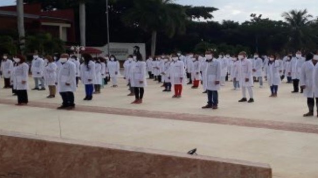ONU cuestiona al régimen cubano y a los países que contratan sus médicos 
