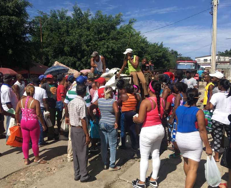 Feria agropecuaria en Songo La Maya cuba miseria alimentos