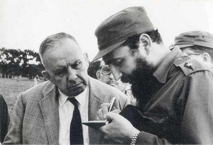 Fidel Castro junto a André Voisin