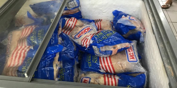 Paquetes de pollo importados por Cuba desde EE. UU.