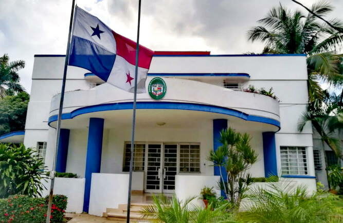 Embajada, Panamá, Cuba, servicios consulares