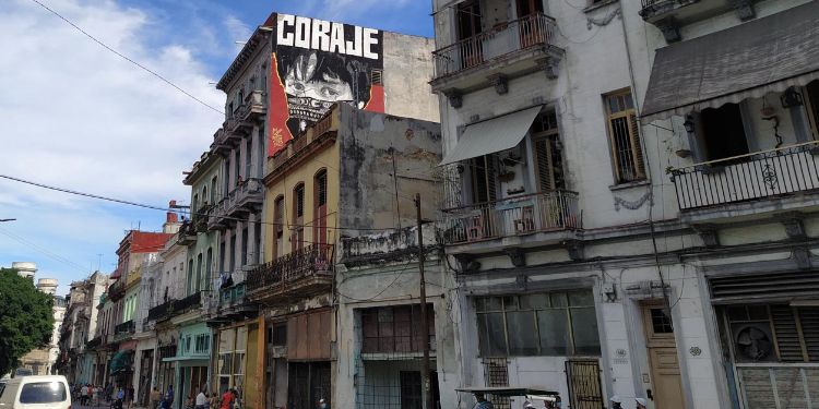 "Coraje", un grafiti dibujado en La Habana