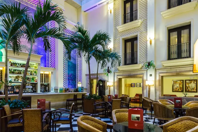 Hotel Saratoga, Cubanos, Cuba