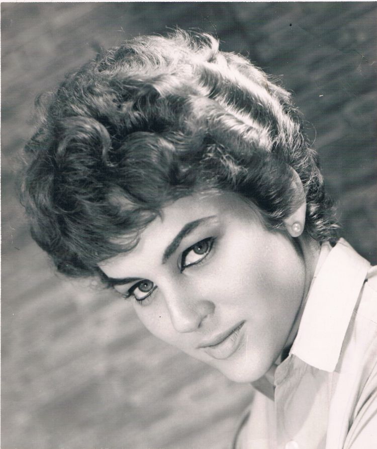Flor de Loto, actriz, cantante, cubana