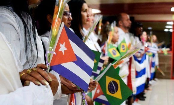 Médicos cubanos que cumplieron misión en Brasil