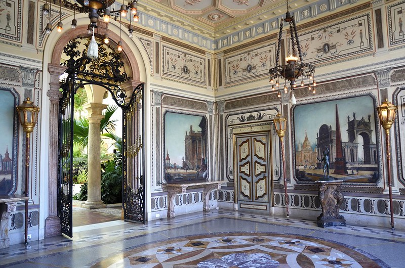 Vizcaya Mansion, a trip to the past and an artistic refuge