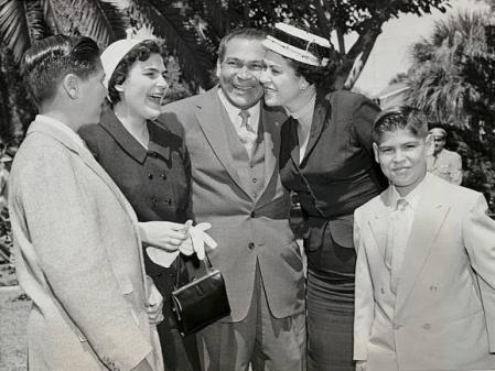 Fulgencio Batista y Marta Fernández con sus hijos Elisa, Jorge y Roberto 