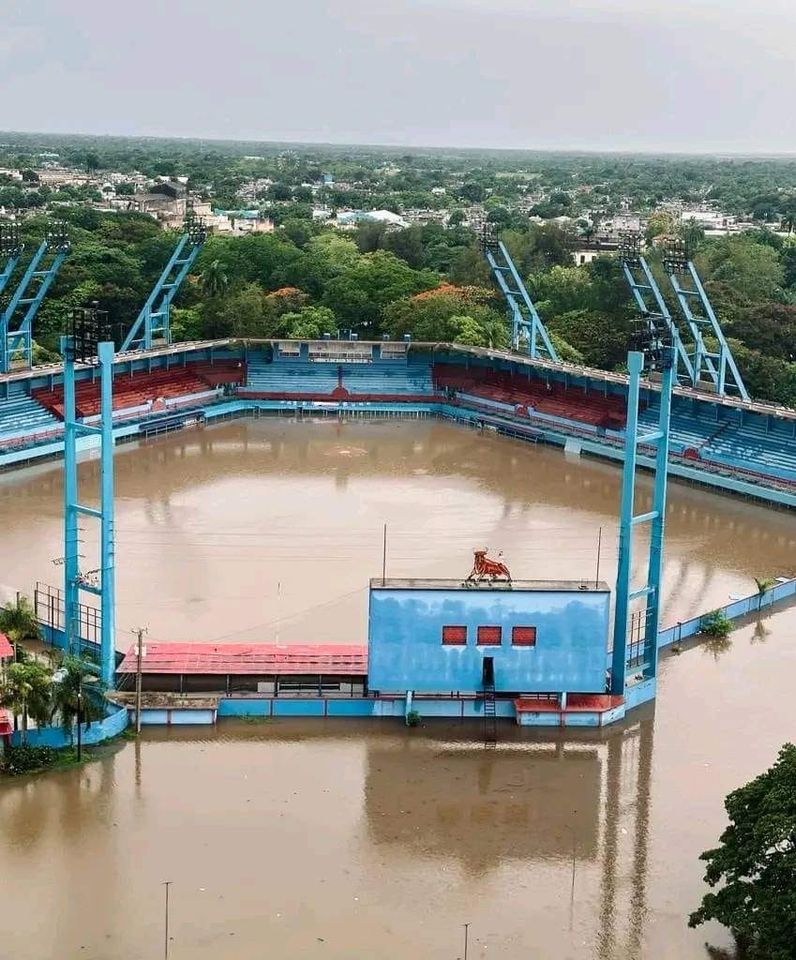 Así quedó el estadio Cándido González, de Camagüey, tras las intensas lluvias 