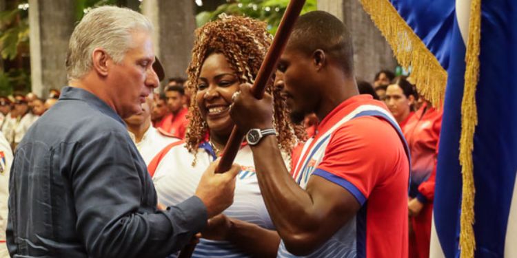 Miguel Díaz-Canel abandera a la delegación cubana a la 24a. edición de los Juegos Centroamericanos y del Caribe