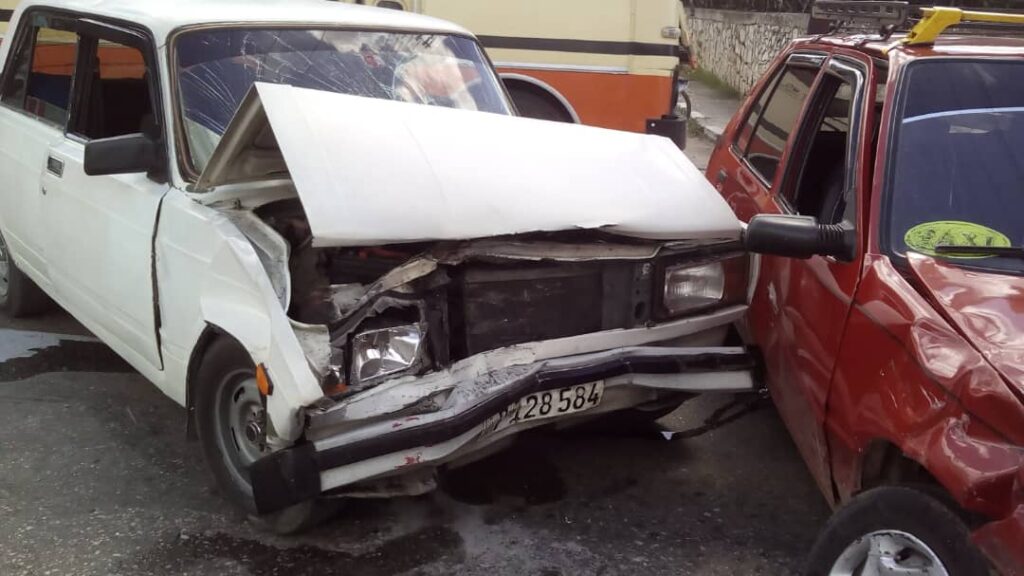 El auto de Félix tras el accidente que sufrió 