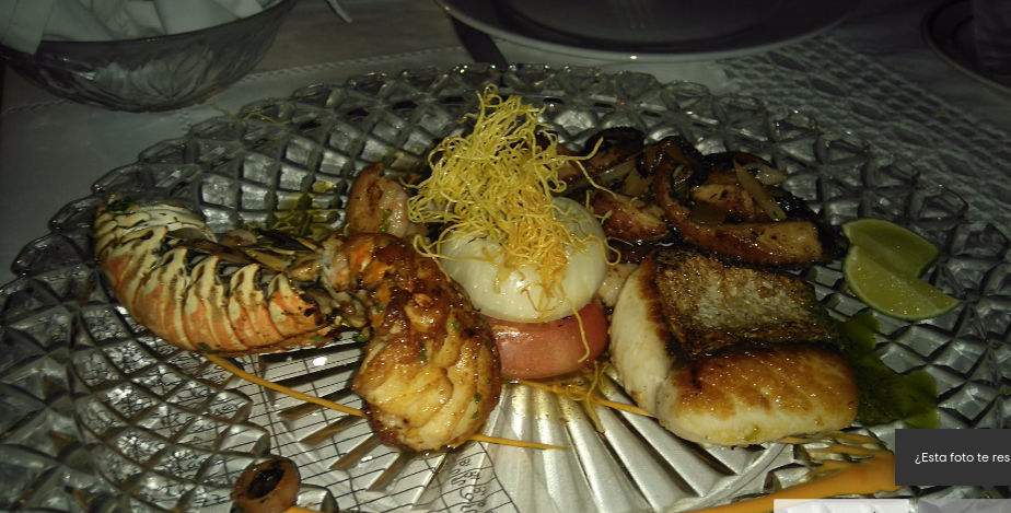 Un plato de mariscos servido en el restaurante El Atelier 