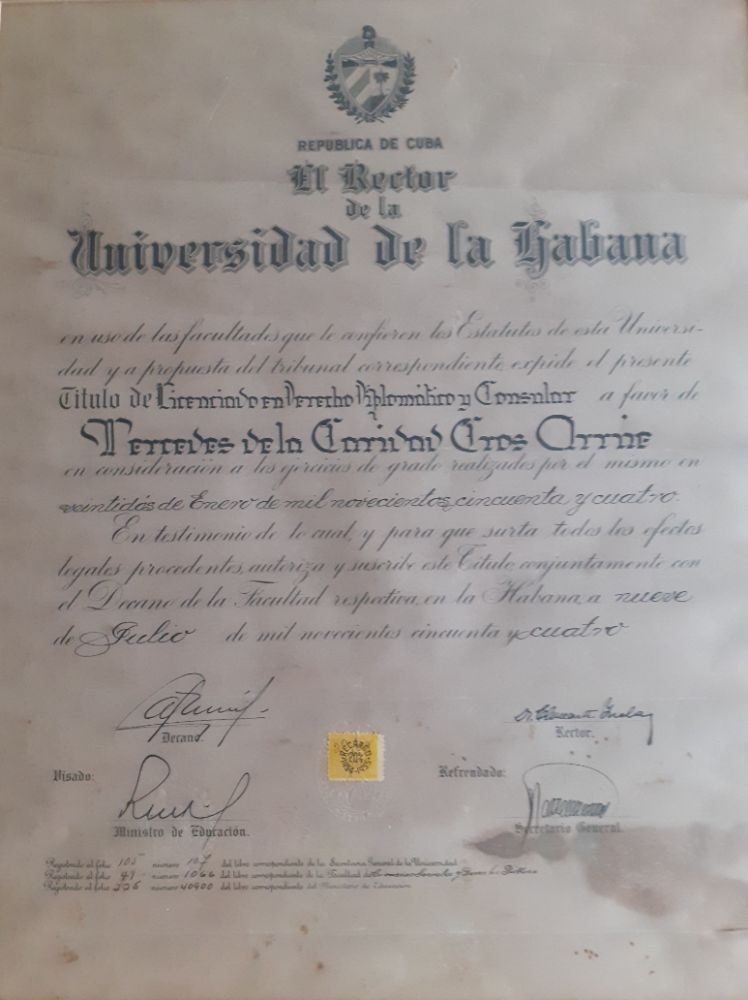 Título de licenciada en Derecho Consular, Universidad de La Habana, 1954