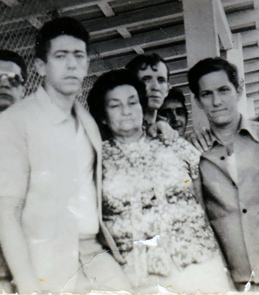 En la prisión de Boniato, en 1981, durante una visita con su madre