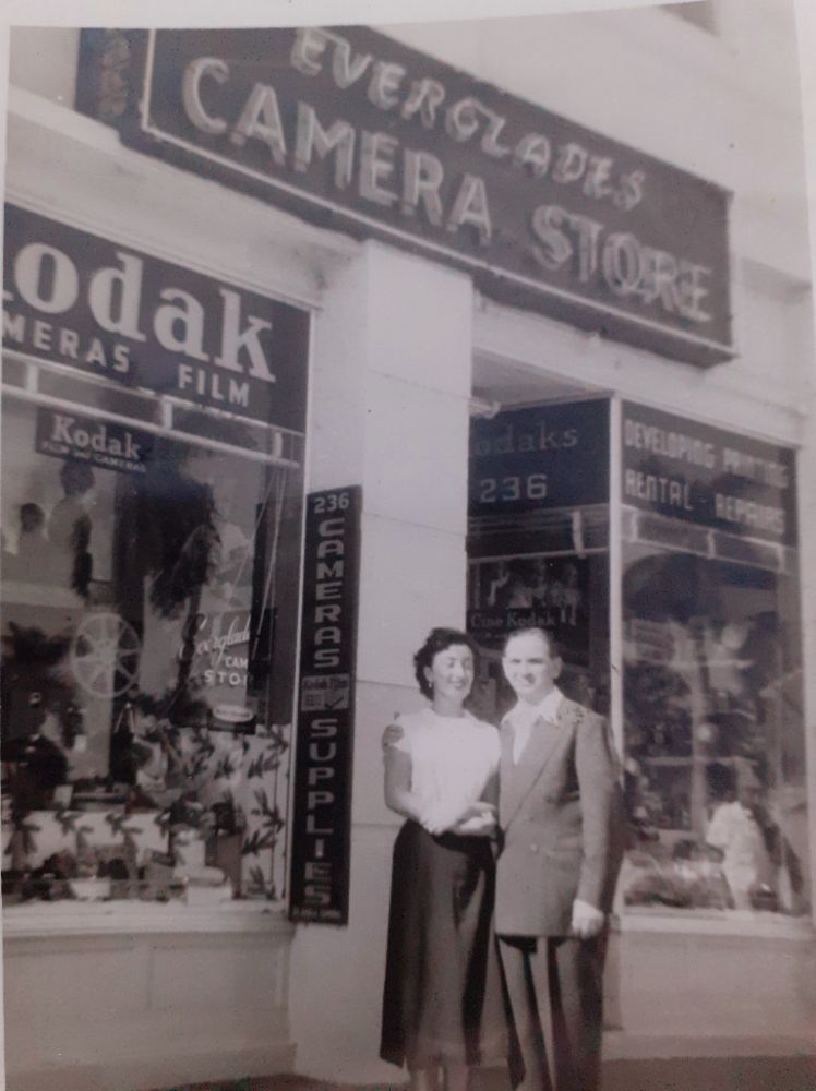 Mina y Aron Novick durante su luna de miel, en Miami, 1951 