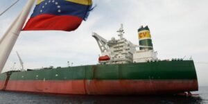 Un petrolero venezolano que transporta combustible a Cuba
