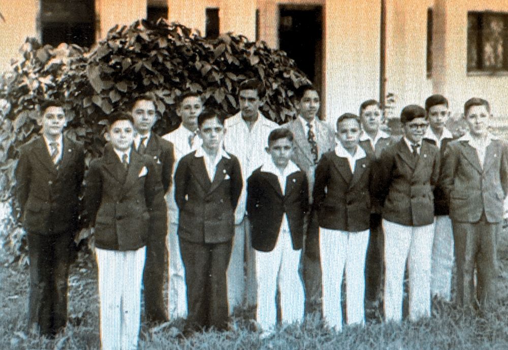 Colegio Villa Marista. Juan Cueto aparece en la segunda fila (primero de derecha a izquierda) 