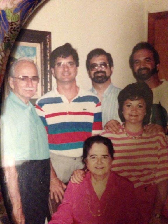Familia Pérez Firmat, hermanos y padres, 1990, Miami