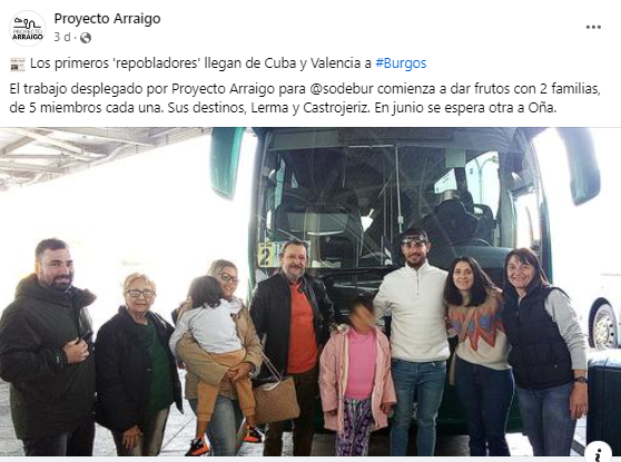 La familia, compuesta por cinco miembros, llegó al aeropuerto de Barajas, en Madrid, la pasada semana, y luego continuó viaje a la localidad de Lerma. 