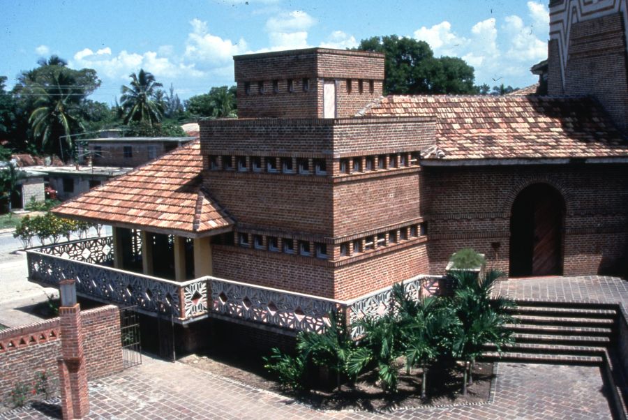 Casa de Cultura de Velasco, Holguín, diseñada por Walter Betancourt