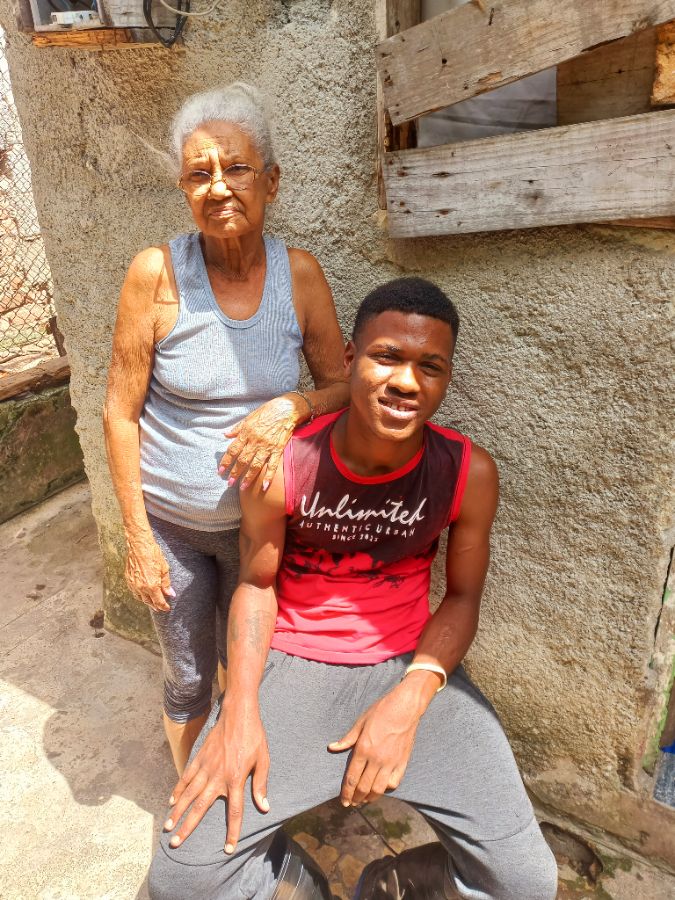 Marlon y su abuela 