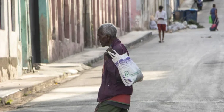 Un anciano en Cuba