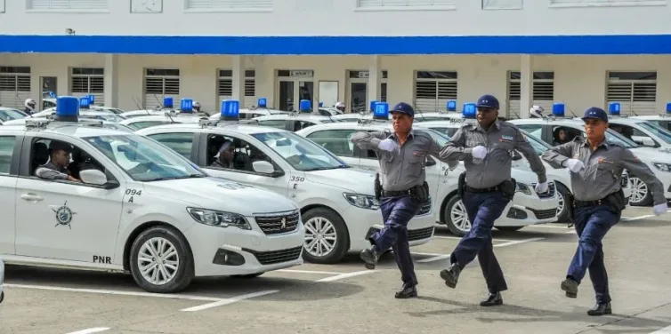 Oficiales de la Policía Nacional Revolucionaria (PNR)